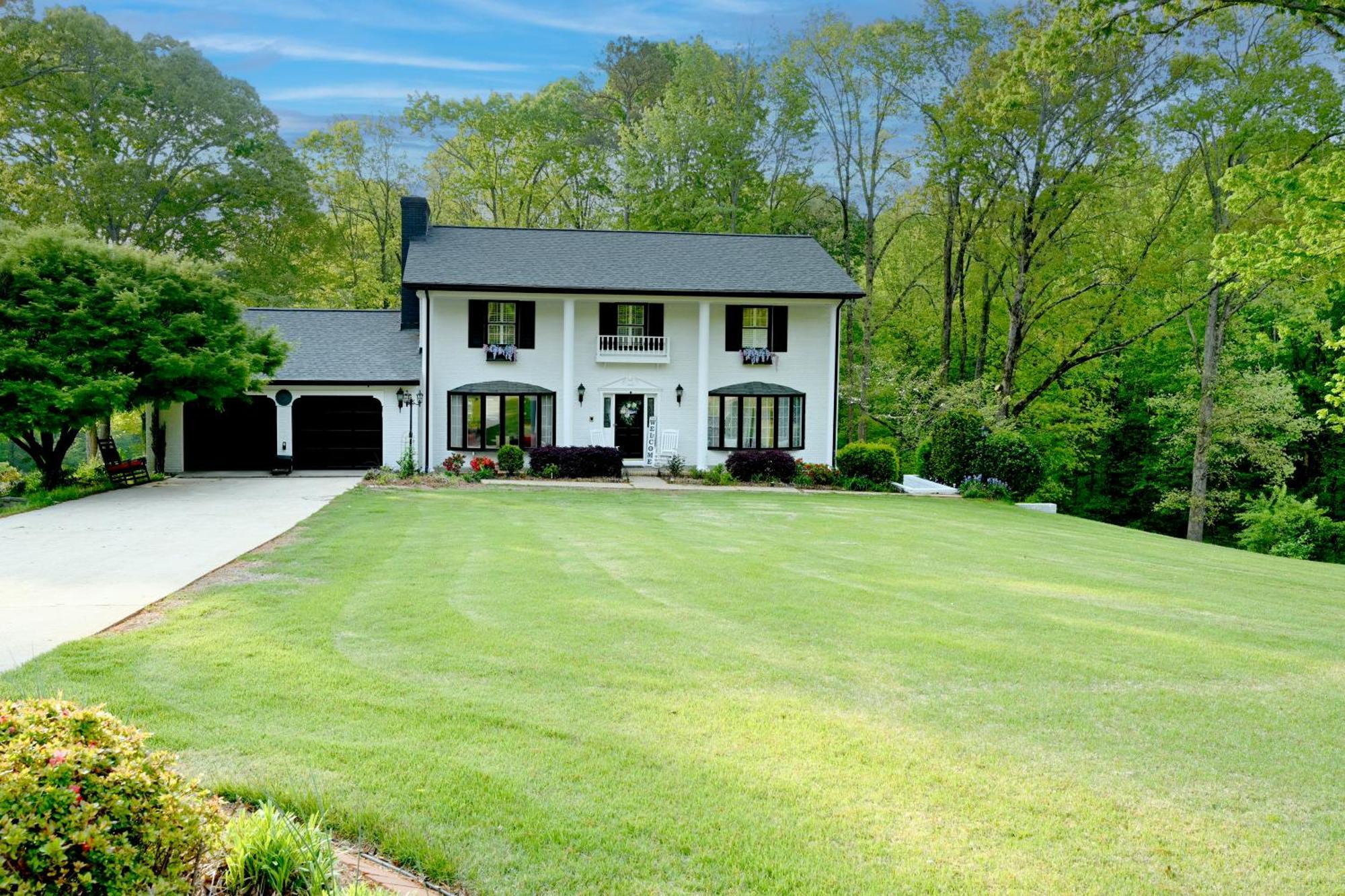 Southern Home And Fishing Lake. Gainesville Bagian luar foto