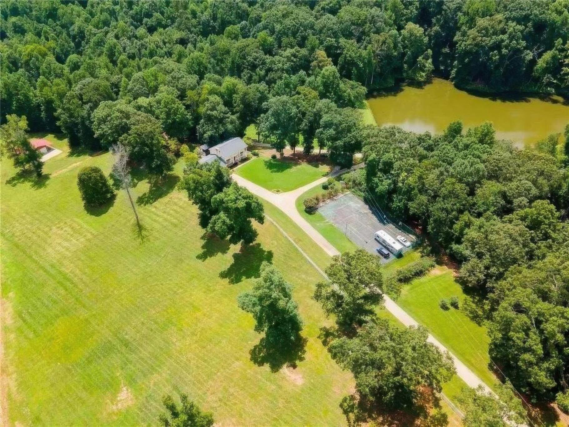 Southern Home And Fishing Lake. Gainesville Bagian luar foto