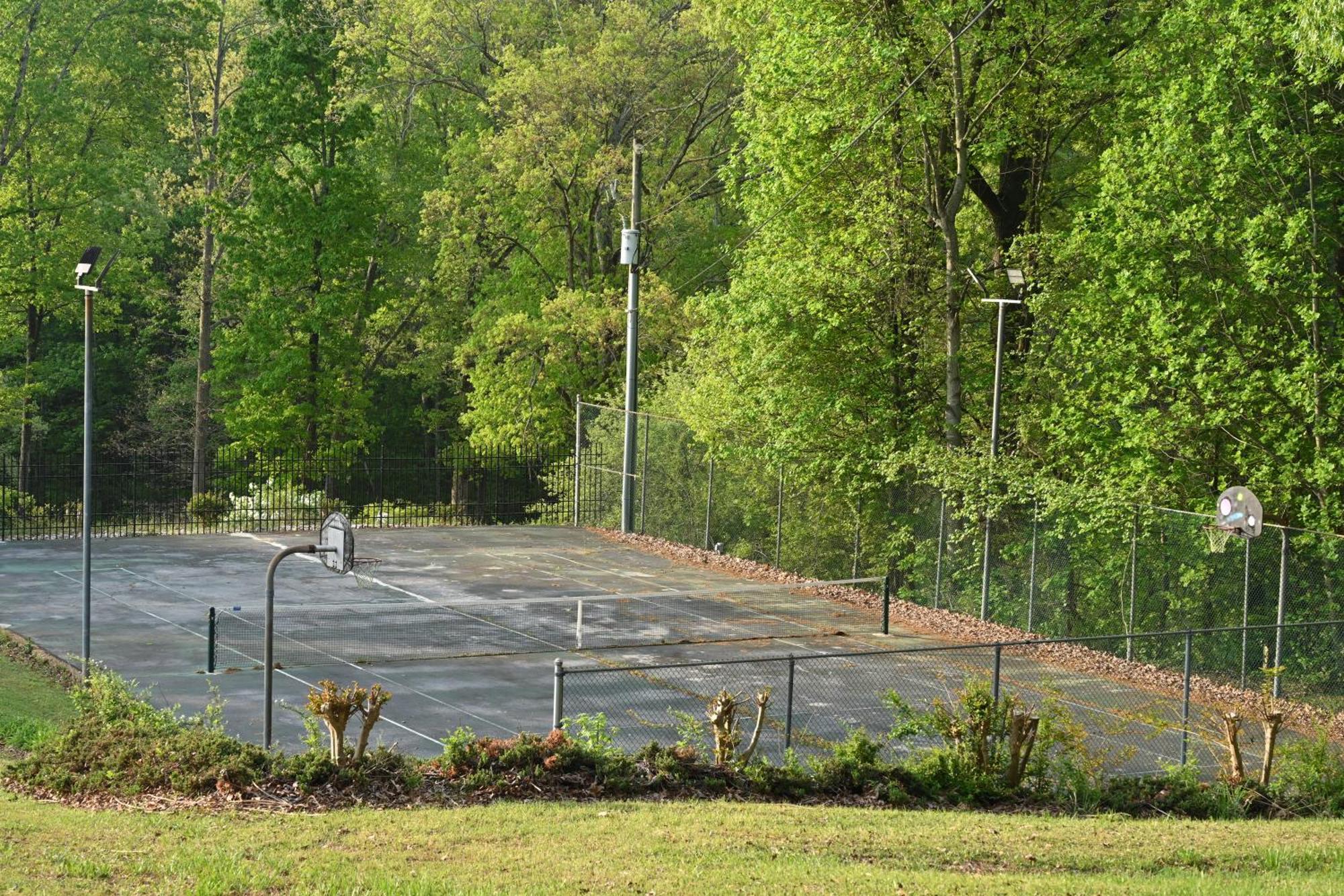 Southern Home And Fishing Lake. Gainesville Bagian luar foto